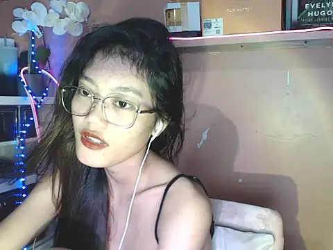 Snapshot of skinny_gracie chatting on December 2025 03:00:02 AM skinny gracie online show from December 2025 03:00:02 AM