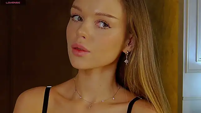 MarilynNova online show from November 2025 04:24:02 AM