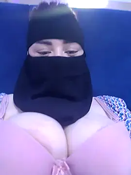 Snapshot of _Douna_-_ chatting on September 2025 03:20:01 AM Douna - online show from September 2025 03:20:01 AM
