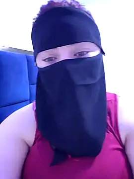 Snapshot of _Douna_-_ chatting on September 2025 10:59:02 PM Douna - online show from September 2025 10:59:02 PM