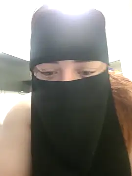 Snapshot of _Douna_-_ chatting on October 2025 05:36:02 AM Douna - online show from October 2025 05:36:02 AM