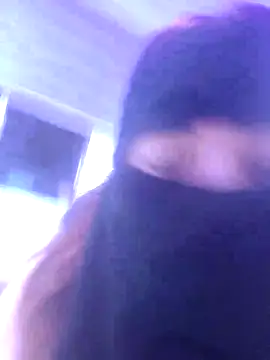 Snapshot of _Douna_-_ chatting on October 2025 06:28:01 PM Douna - online show from October 2025 06:28:01 PM