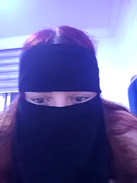 Snapshot of _Douna_-_ chatting on October 2025 08:06:02 PM Douna - online show from October 2025 08:06:02 PM