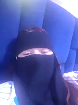 Snapshot of _Douna_-_ chatting on October 2025 04:17:01 PM Douna - online show from October 2025 04:17:01 PM