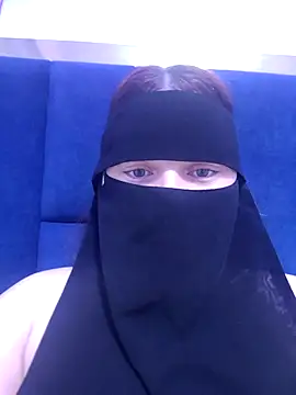 Snapshot of _Douna_-_ chatting on October 2025 09:04:01 PM Douna - online show from October 2025 09:04:01 PM