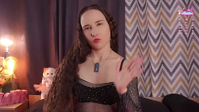 Snapshot of MaudAle chatting on December 2025 01:02:02 AM MaudAle online show from December 2025 01:02:02 AM