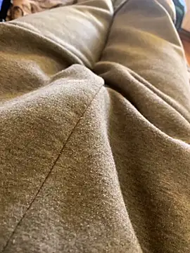 Snapshot of MuzzyFacing chatting on February 2026 12:04:02 PM MuzzyFacing online show from February 2026 12:04:02 PM