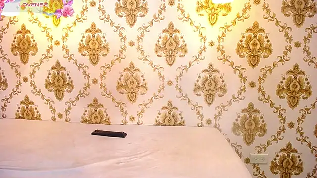 EMILYY WALKER online show from October 2025 12:11:01 PM