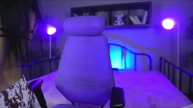 Emma and Issac online show from September 2025 03:54:01 AM