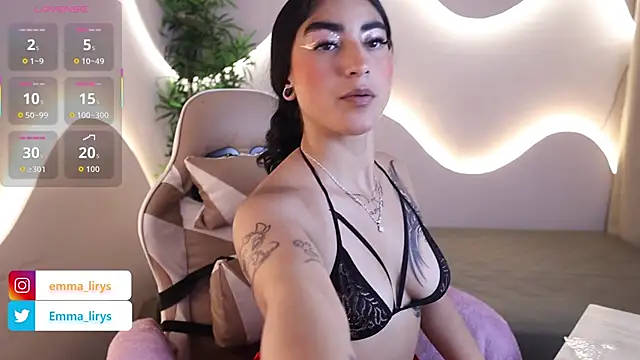 Emma and Issac online show from November 2025 04:57:02 AM