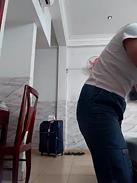 Snapshot of Anny-ly chatting on November 2025 08:22:02 AM Anny-ly online show from November 2025 08:22:02 AM