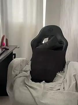 yumi-hot online show from April 2026 02:28:01 PM