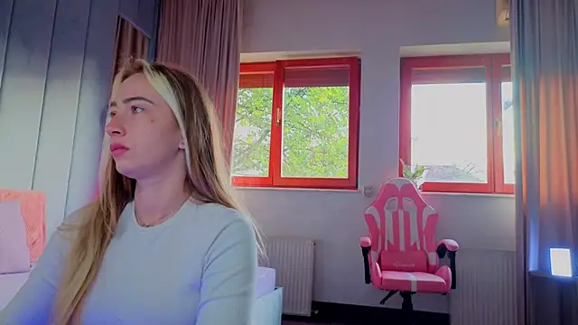 Reina Cummings online show from October 2025 05:48:02 AM