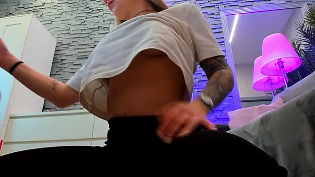 Reina Cummings online show from April 2026 05:43:01 AM