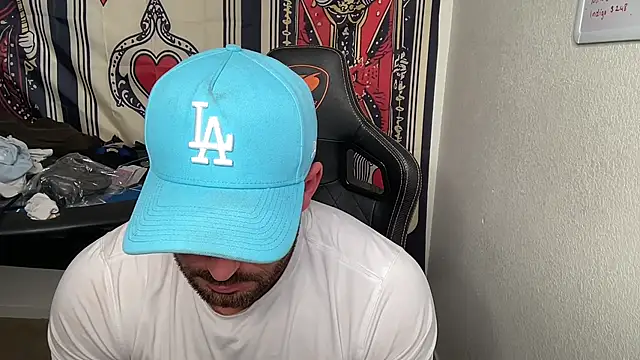 brettmycles28 online show from February 2026 08:15:01 PM