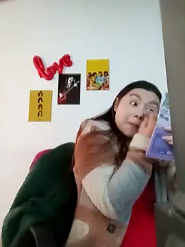 LucyPetit online show from November 2025 01:13:01 PM