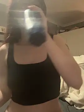 Snapshot of raen001 chatting on October 2025 05:35:01 PM raen001 online show from October 2025 05:35:01 PM