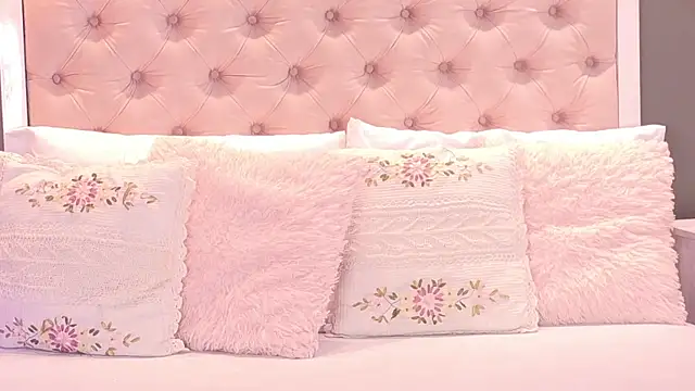 VioletBlaze online show from November 2025 01:11:01 PM