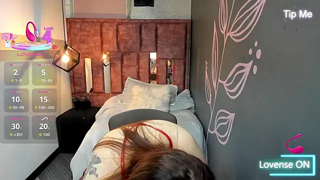 Isa Thompson   online show from September 2025 11:57:01 AM