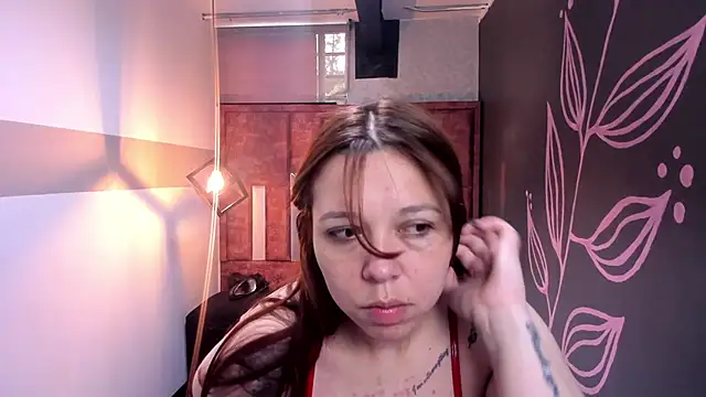 Isa Thompson   online show from October 2025 11:52:02 AM