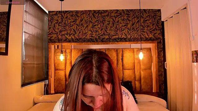 Isa Thompson   online show from October 2025 12:09:02 PM