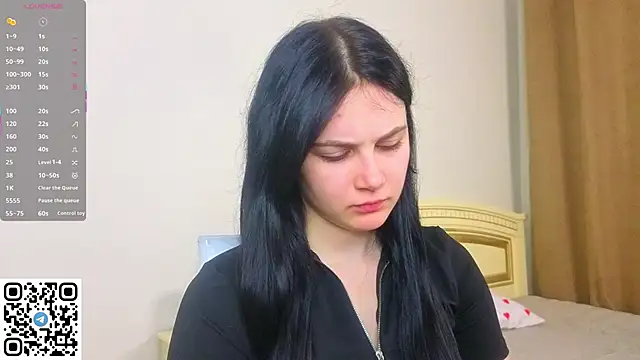 EnricaElis online show from April 2026 08:33:01 PM