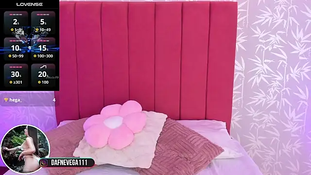 Snapshot of DafneVega chatting on September 2025 03:57:01 PM DafneVega online show from September 2025 03:57:01 PM