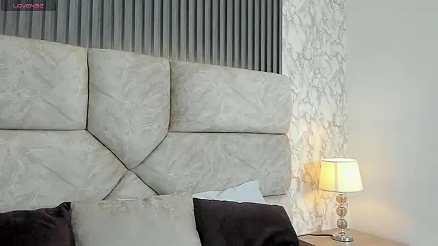 leilapons online show from October 2025 05:57:01 PM