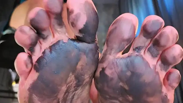 Snapshot of Feet_Heelss chatting on September 2025 10:19:01 AM Feet Heelss online show from September 2025 10:19:01 AM