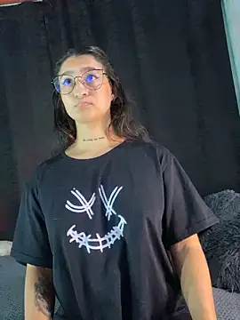 EVAH LEE  online show from November 2025 12:00:02 AM