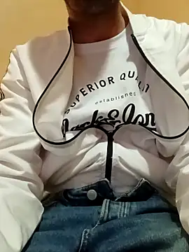 Snapshot of alexpo27 chatting on February 2026 03:29:02 AM alexpo27 online show from February 2026 03:29:02 AM