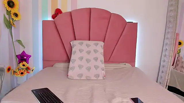 Amy Bunnie 18 online show from October 2025 09:28:02 PM