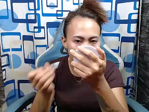 Snapshot of joanpetite chatting on April 2026 11:07:01 PM joanpetite online show from April 2026 11:07:01 PM