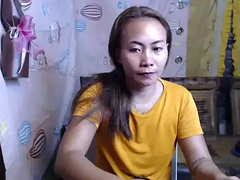 Snapshot of joanpetite chatting on May 2026 01:57:16 AM joanpetite online show from May 2026 01:57:16 AM