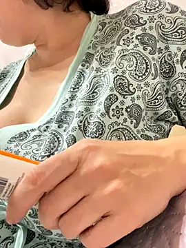 Kiravix online show from October 2025 06:24:01 PM