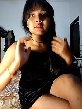 RAYI Queen 2 online show from October 2025 06:52:01 PM