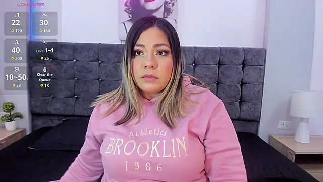 isabella horney  online show from October 2025 06:19:02 PM