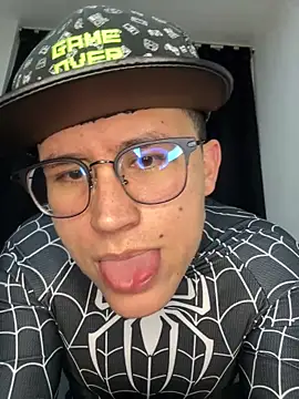 Kurtxxx22 online show from December 2025 03:22:02 AM