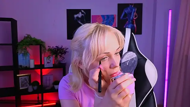 Charlotte Colinss online show from April 2026 04:00:01 AM