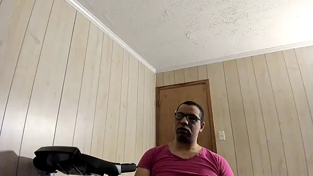 Snapshot of NaturalBeautyQueen chatting on July 2026 11:28:02 AM NaturalBeautyQueen online show from July 2026 11:28:02 AM