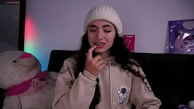 Alynn Bri  online show from July 2026 04:19:01 AM