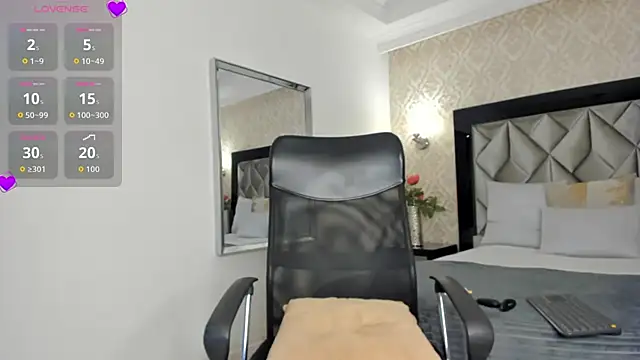 Layla Mackenzie online show from November 2025 03:10:02 AM