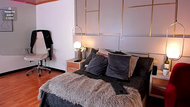 Lina Montclair online show from February 2026 07:07:01 PM