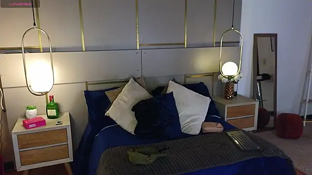 Lina Montclair online show from April 2026 07:04:01 PM