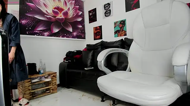 lycoris 19 online show from October 2025 09:04:01 PM