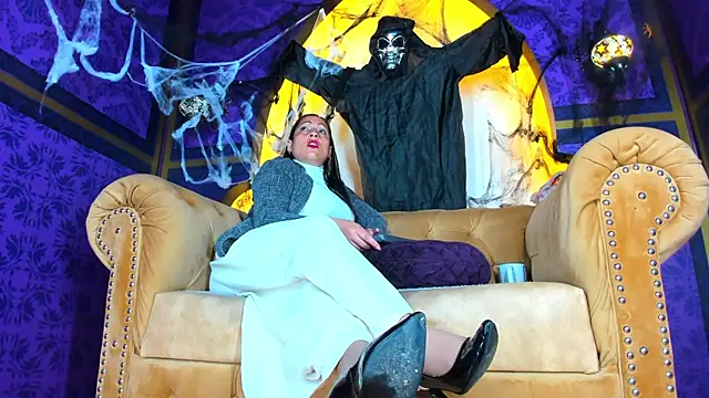 Scarlett Barnes online show from October 2025 12:01:02 PM