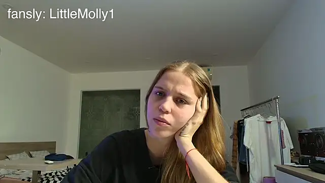 littlemolly11 online show from September 2025 11:04:01 AM