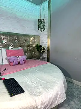 jhade fox online show from November 2025 03:49:02 AM