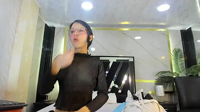 Sophie Calloway online show from December 2025 03:06:01 PM