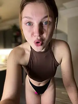 Snapshot of Emaline_Fane chatting on May 2026 07:08:01 PM Emaline Fane online show from May 2026 07:08:01 PM
